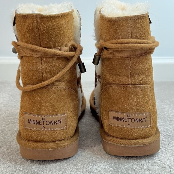 Minnetonka Woburn Wrap Lace Sherpa Lined Boots - Picture 4 of 12